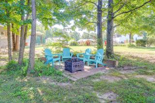 Fire Pit + Yard: Peaceful Nottoway County Apt - 7