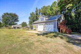 Fire Pit + Yard: Peaceful Nottoway County Apt - 6