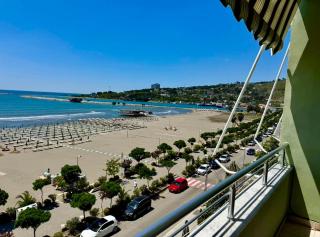 Beachfront Apartment 2 - 9
