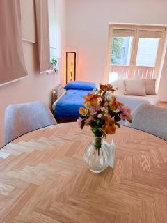 Urban Summer Apartment - 5
