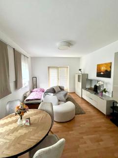 Urban Summer Apartment - 5