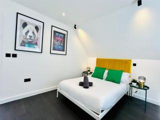 BIG Penthouse - 3-Bedroom - 2-Bathroom - Sleeps 8 - 1