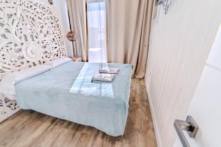 Apartamentos LOLA y MANUELA en primera línea playa Carihuela con excelente Terraza-jardin de 80 m2 frente al Mar con aparcamiento privado Ideal para descansar oyendo las olas del Mar - 9