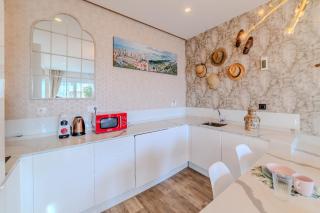 Apartamentos LOLA y MANUELA en primera línea playa Carihuela con excelente Terraza-jardin de 80 m2 frente al Mar con aparcamiento privado Ideal para descansar oyendo las olas del Mar - 5