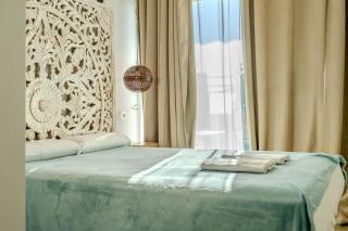 Apartamentos LOLA y MANUELA en primera línea playa Carihuela con excelente Terraza-jardin de 80 m2 frente al Mar con aparcamiento privado Ideal para descansar oyendo las olas del Mar - 4