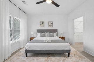 Upscale 1BR Retreat. Resort Pool, Gym, Wi-Fi - 7