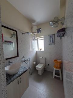 AshKrish Stays - Classic Room in an Apartment - 1