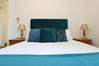 3-Bed City Centre Flat Walk to Centre Games Room and Parking Great Value for Groups - 2