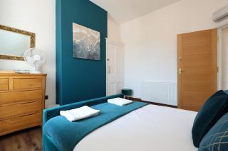 3-Bed City Centre Flat Walk to Centre Games Room and Parking Great Value for Groups - 1