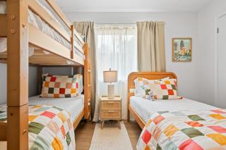 Modern & Cozy 3BR Retreat W Table tennis • Sleeps 6 - 8