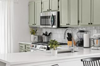 Modern & Cozy 3BR Retreat W Table tennis • Sleeps 6 - 2