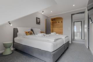XZLLENZ - 5 Schlafzimmer, 2,5 Bäder, Parken, Smart-TV, Küche, Terrasse, Option Einzelbetten - Erlangen - 7