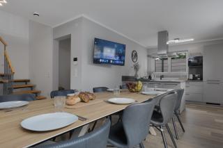 XZLLENZ - 5 Schlafzimmer, 2,5 Bäder, Parken, Smart-TV, Küche, Terrasse, Option Einzelbetten - Erlangen - 2