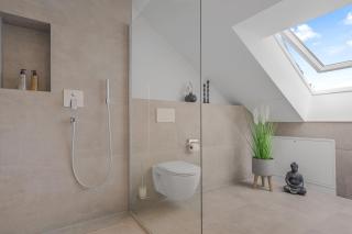 XZLLENZ - 5 Schlafzimmer, 2,5 Bäder, Parken, Smart-TV, Küche, Terrasse, Option Einzelbetten - Erlangen - 1