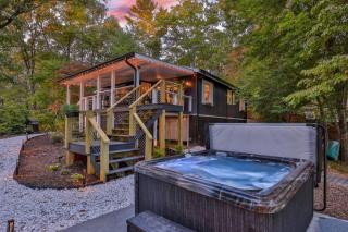 WET FEET RETREAT - Cottage on Lake Blue Ridge - 9