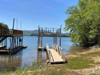 WET FEET RETREAT - Cottage on Lake Blue Ridge - 7