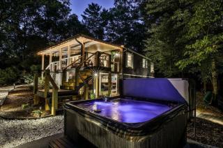 WET FEET RETREAT - Cottage on Lake Blue Ridge - 2