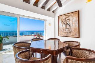 Elegant multi-level penthouse with rooftop Jacuzzi, bay views, pool & game room - 2