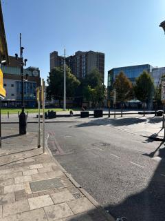 Modern 2-Bed Flat, 1 Min from Luton Mall and Station - 8