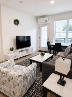 Upscale 1BR - Downtown - Steps to Bathhouse Row - 8