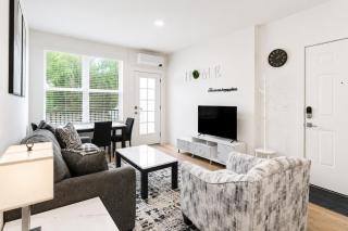 Stylish 1st-Floor Suite Near Convention Center, #105 - 0