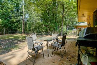 4 Mi to Graceland! Cozy Home w/ Patio & Yard - 9