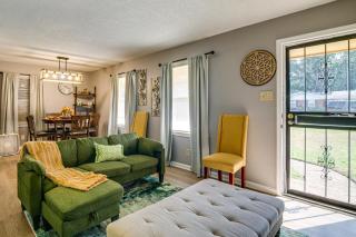 4 Mi to Graceland! Cozy Home w/ Patio & Yard - 5