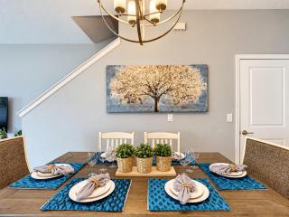 Superb 5BR Townhouse with Waterpark & Private Pool - 5