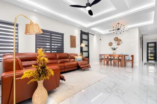 Sea La Vie 2BR Gated Pool Walk to the Beach - 9