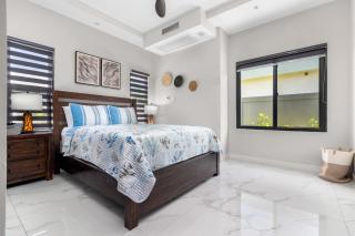 Sea La Vie 2BR Gated Pool Walk to the Beach - 5