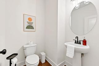 Modern 3BR Townhome Near Stonecrest - 9