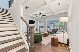 Modern 3BR Townhome Near Stonecrest - 0