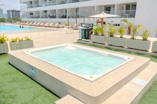 Apartamento Despierta Frente al Mar, con jacuzzi, piscinas y baño turco, cerca al aeropuerto - 0