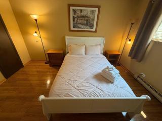 Mins from O'Hare • Safe Location • Private Parking - 4
