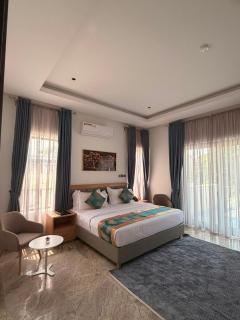Solace Signature Suites - 5