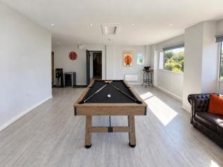 Family Coastal Escape Hot Tub, Cinema & Games Room - 0