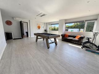 Family Coastal Escape Hot Tub, Cinema & Games Room - 2