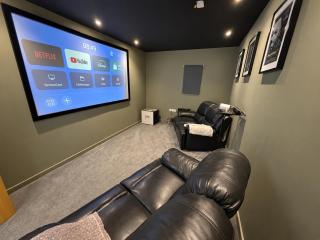 Family Coastal Escape Hot Tub, Cinema & Games Room - 8