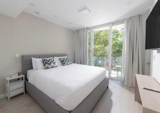 Prime South Beach 2BR-2BA Apt with Rooftop Pool #204 - Sleeps 6 - 5