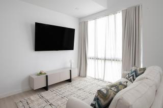 Modern South Beach 2BR-2BA Apt with Rooftop Pool #203-Sleeps 6 - 8