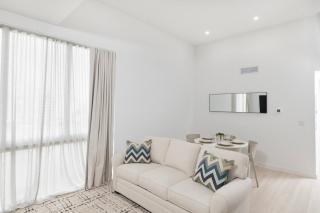 Modern South Beach 2BR-2BA Apt with Rooftop Pool #203-Sleeps 6 - 6