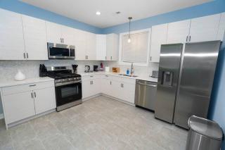 Spacious 3BR Near United Center & Medical District - 6
