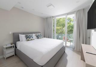 South Beach 2BR-2BA Apt with Pool & Bay View #103 - Sleeps 6 - 4