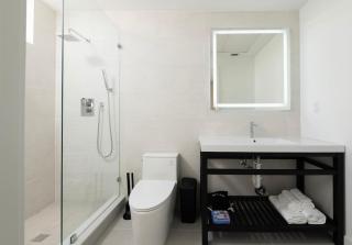 South Beach 2BR-2BA Apt with Pool & Bay View #103 - Sleeps 6 - 2