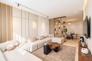 Prime 2BR 2BA Sleeps 7 Free Parking & Big Table - 0