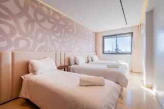 Prime 2BR 2BA Sleeps 7 Free Parking & Big Table - 8