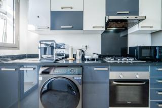 Prime 2BR 2BA Sleeps 7 Free Parking & Big Table - 4