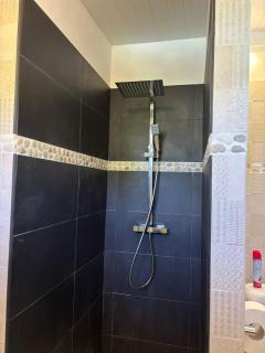 Tropikana 2-Bedroom Comfort House - 5