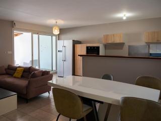 Superbe appartement avec grande terrasse couverte - 0