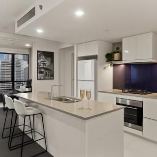 3BR Circle on Cavill, Mojo Sky 22, Ocean View - 2